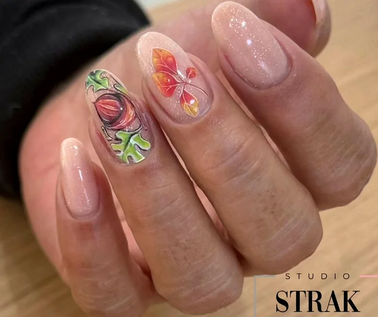 Strakke BIAB nagels met french en chrome accent