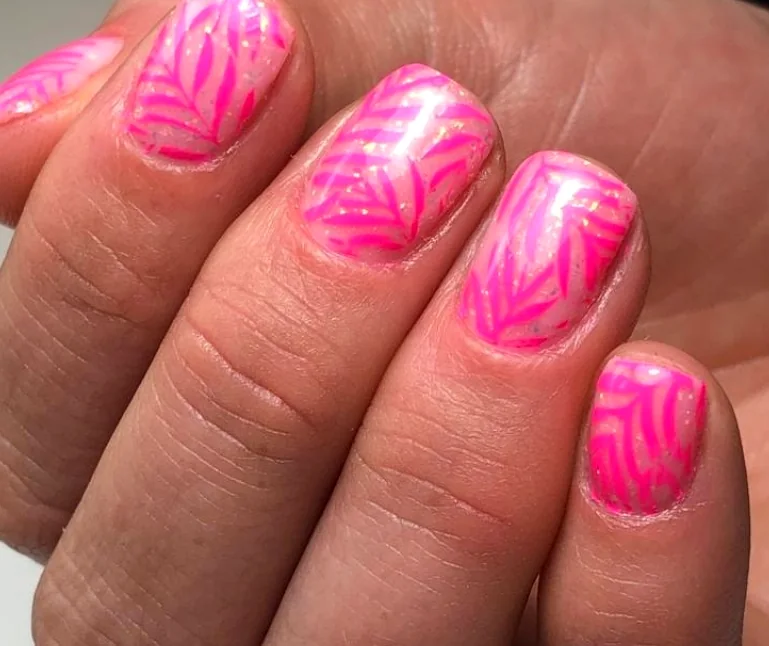 French nail art met hartjes